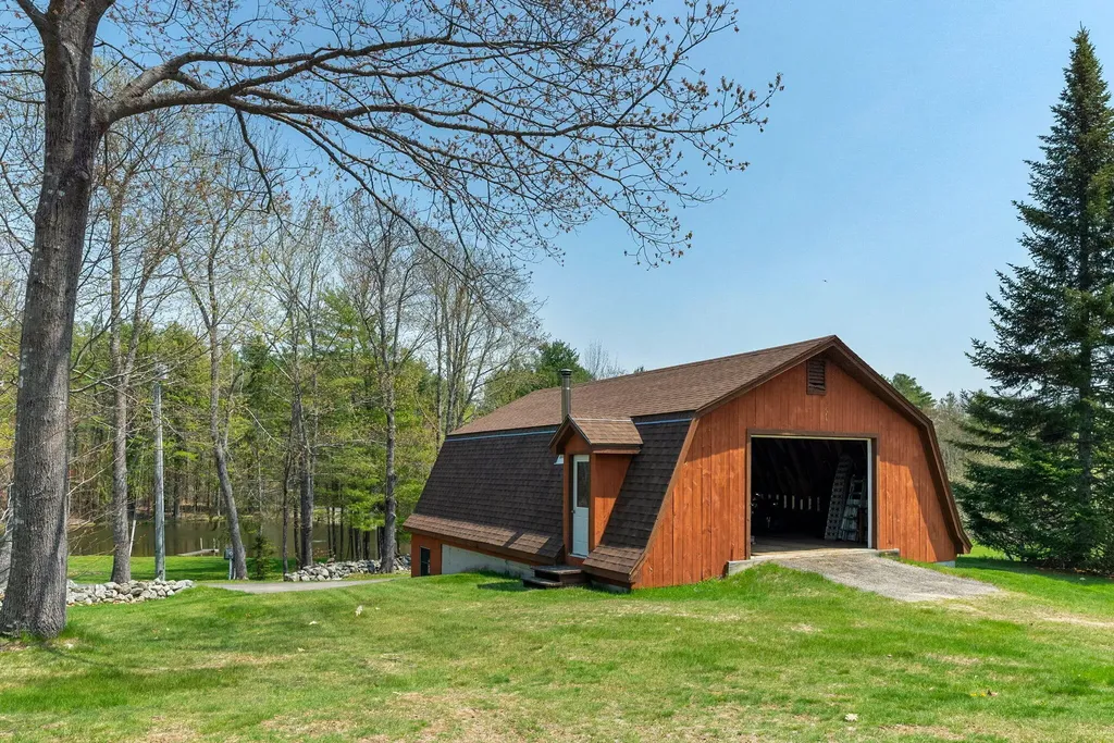 187 S Beech Hill Road Pittston ME 04345