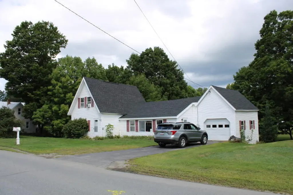 27 Upper Main Street Norridgewock ME 04957