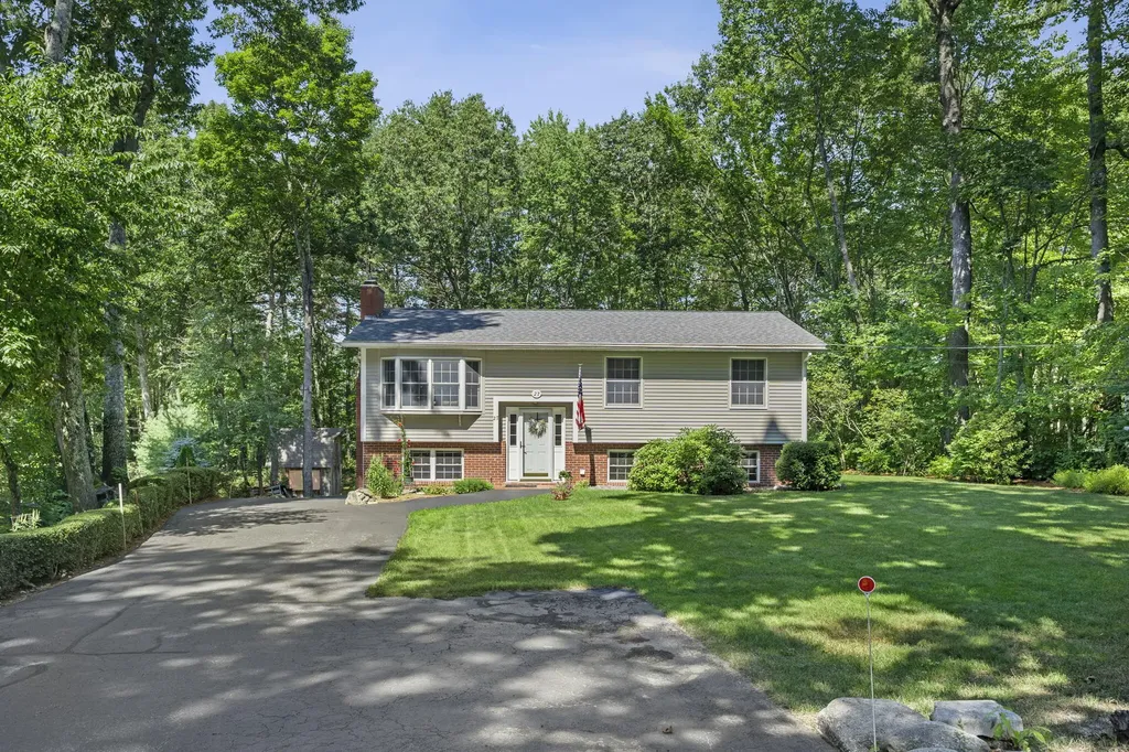 27 Collinwood Circle Windham ME 04062