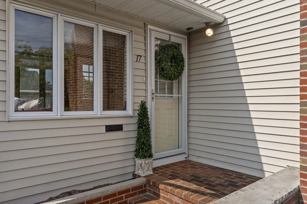 17 Southgate Avenue Biddeford ME 04005