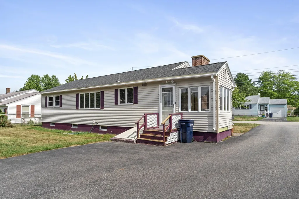 17 Southgate Avenue Biddeford ME 04005