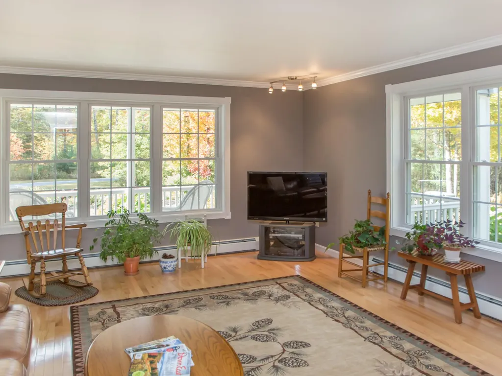 28 Besse Road Wayne ME 04284