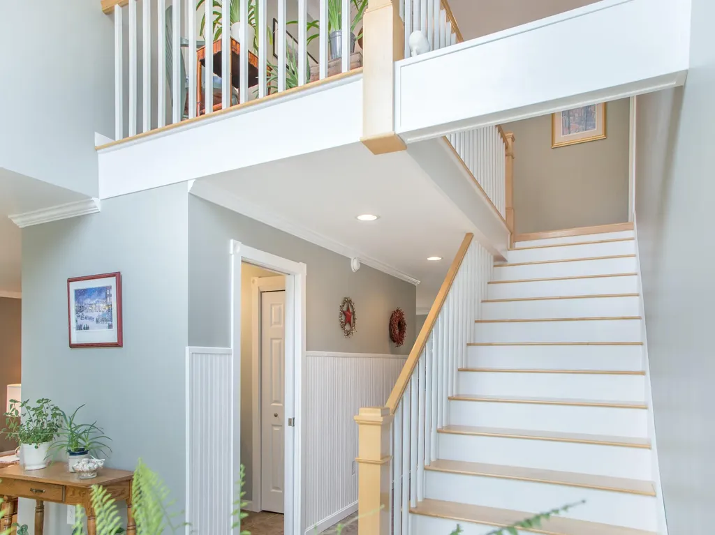 28 Besse Road Wayne ME 04284