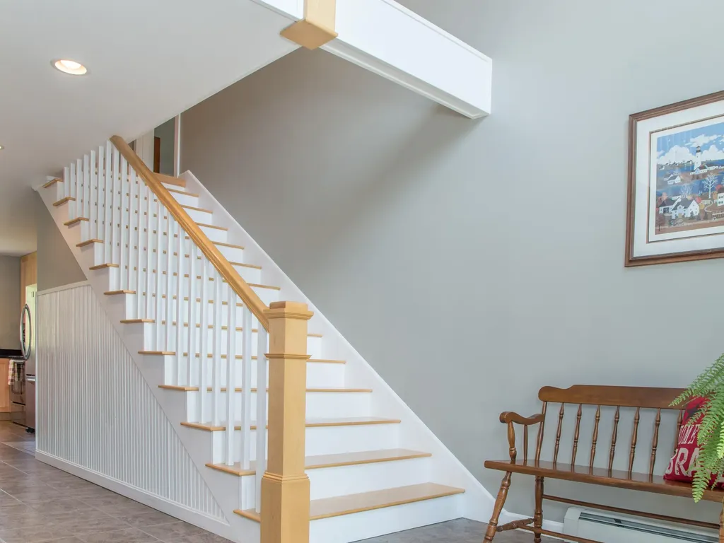 28 Besse Road Wayne ME 04284