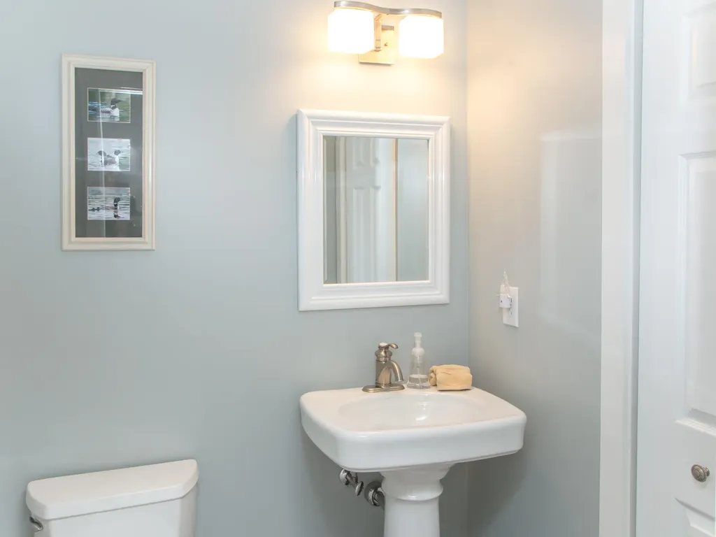 28 Besse Road Wayne ME 04284