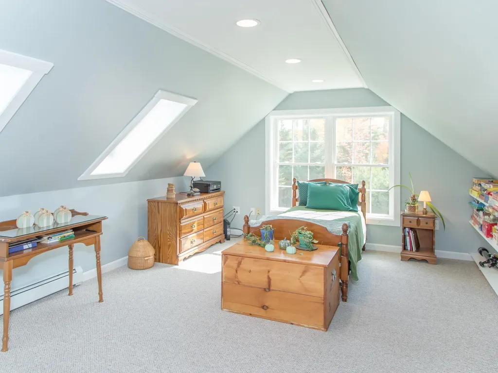 28 Besse Road Wayne ME 04284