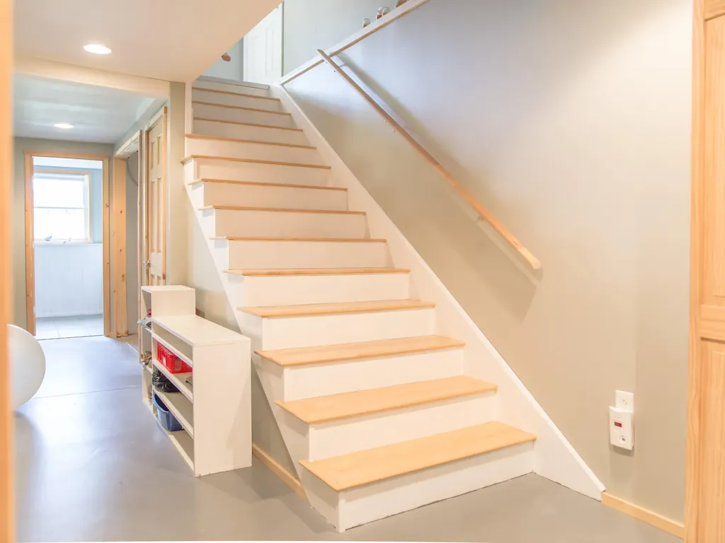 28 Besse Road Wayne ME 04284