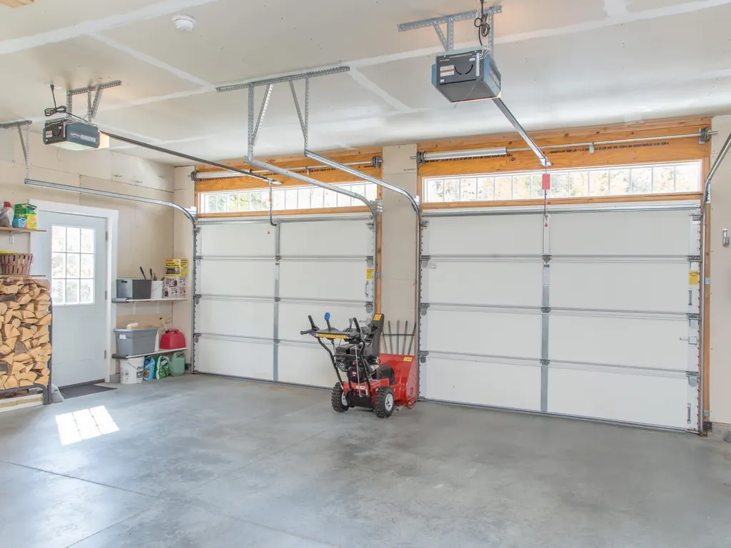 28 Besse Road Wayne ME 04284