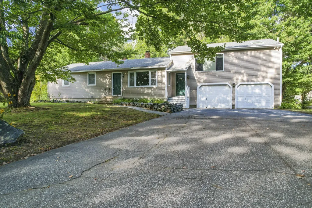 159 River Road Topsham ME 04086