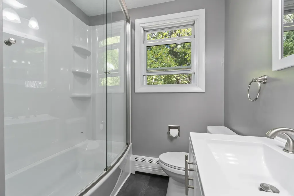 159 River Road Topsham ME 04086
