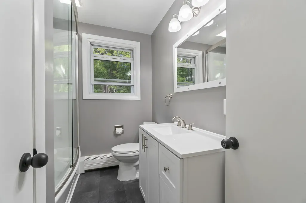 159 River Road Topsham ME 04086