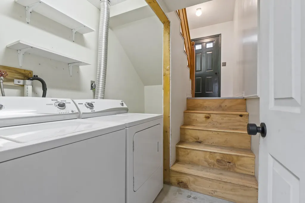 159 River Road Topsham ME 04086