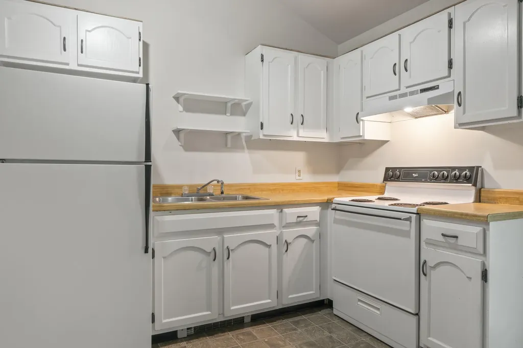 159 River Road Topsham ME 04086