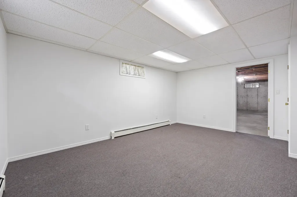 159 River Road Topsham ME 04086