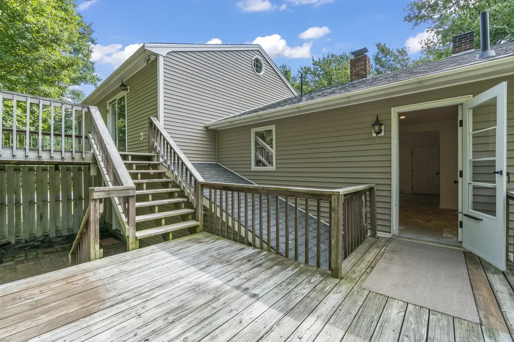 159 River Road Topsham ME 04086