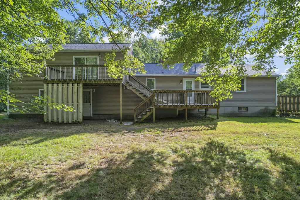 159 River Road Topsham ME 04086