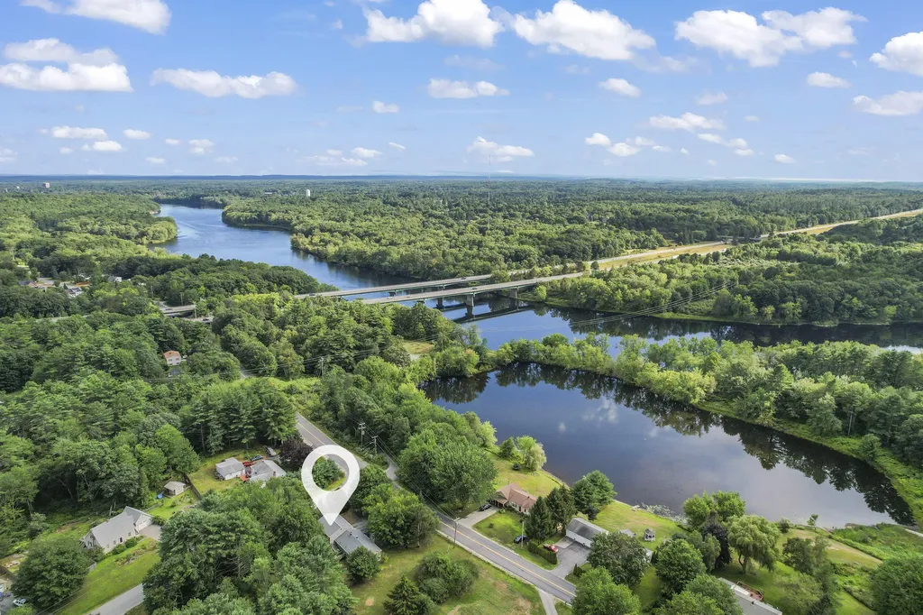 159 River Road Topsham ME 04086