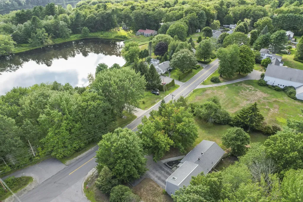 159 River Road Topsham ME 04086