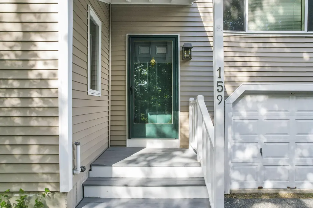 159 River Road Topsham ME 04086