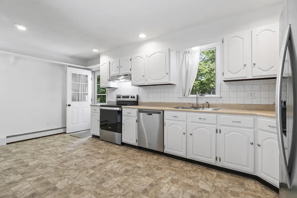 159 River Road Topsham ME 04086