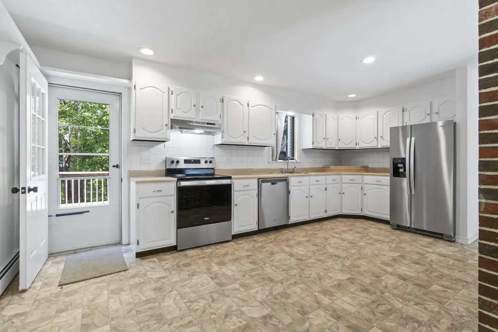 159 River Road Topsham ME 04086
