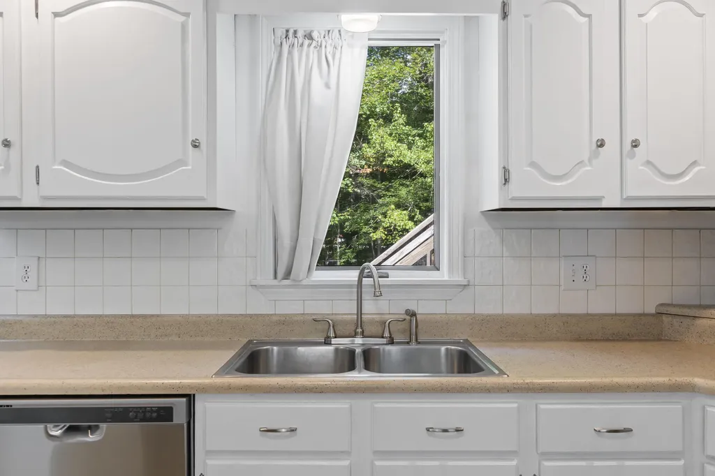 159 River Road Topsham ME 04086