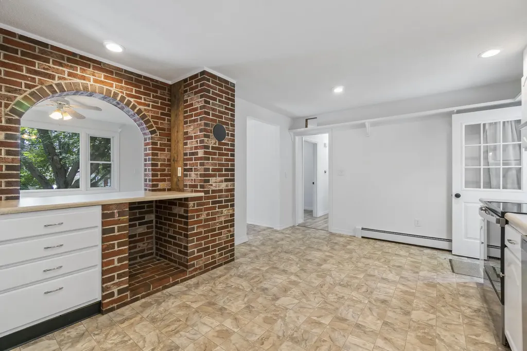 159 River Road Topsham ME 04086