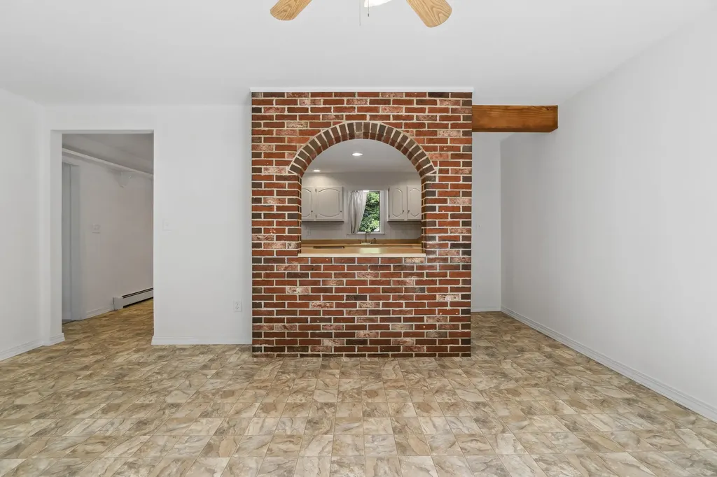 159 River Road Topsham ME 04086