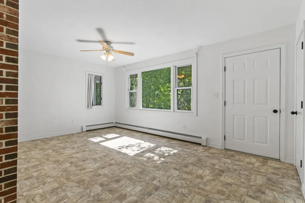 159 River Road Topsham ME 04086