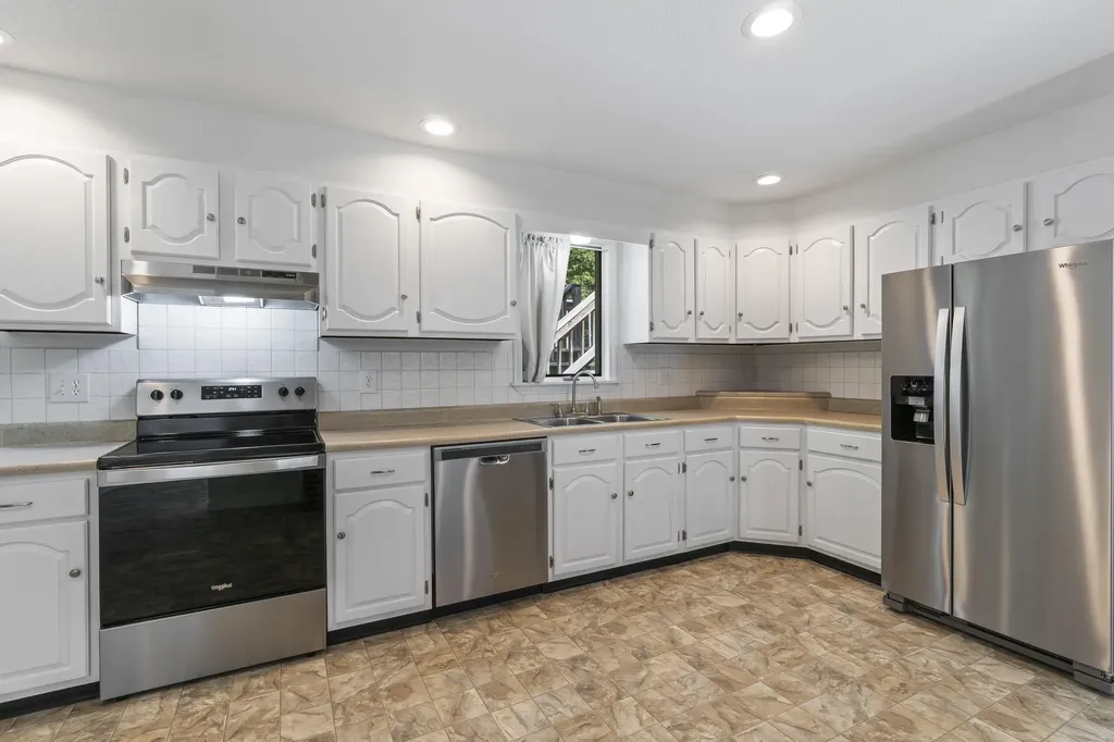 159 River Road Topsham ME 04086