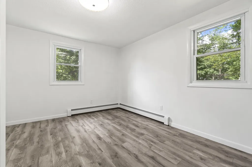 159 River Road Topsham ME 04086