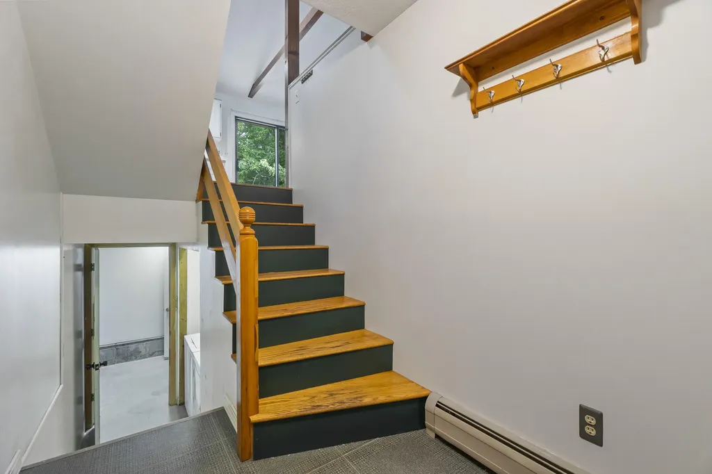 159 River Road Topsham ME 04086