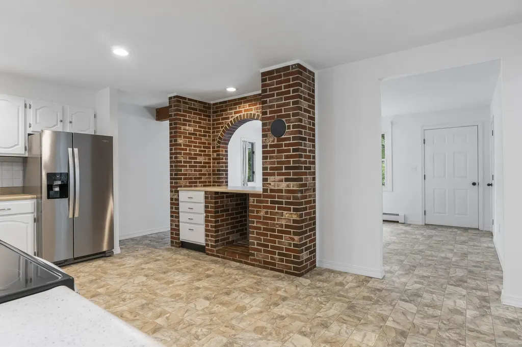 159 River Road Topsham ME 04086