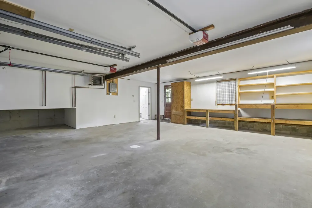 159 River Road Topsham ME 04086