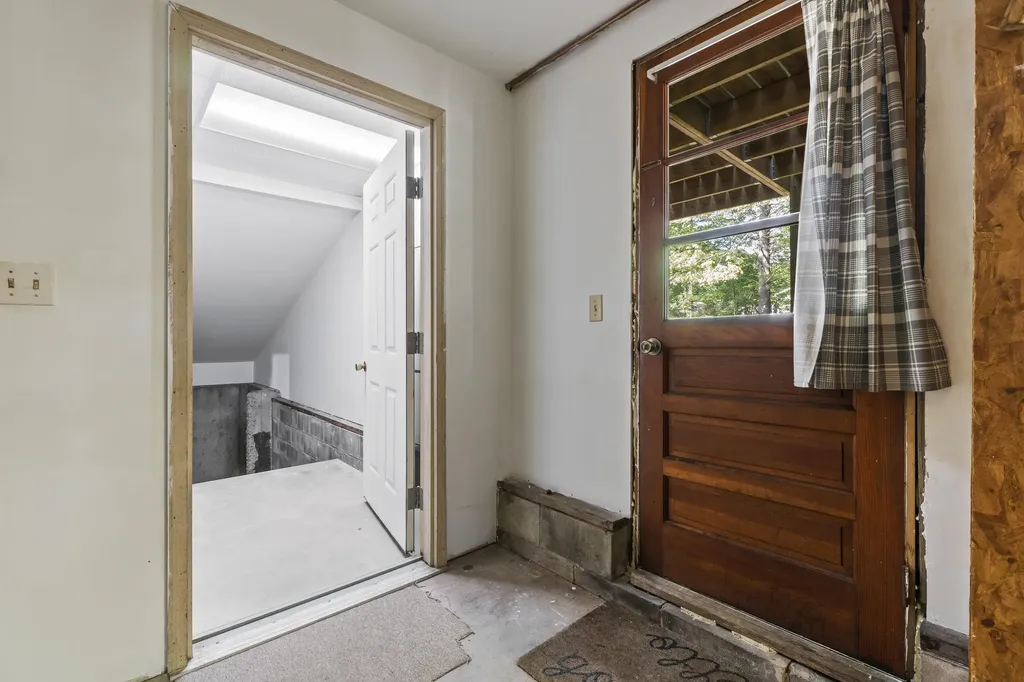 159 River Road Topsham ME 04086
