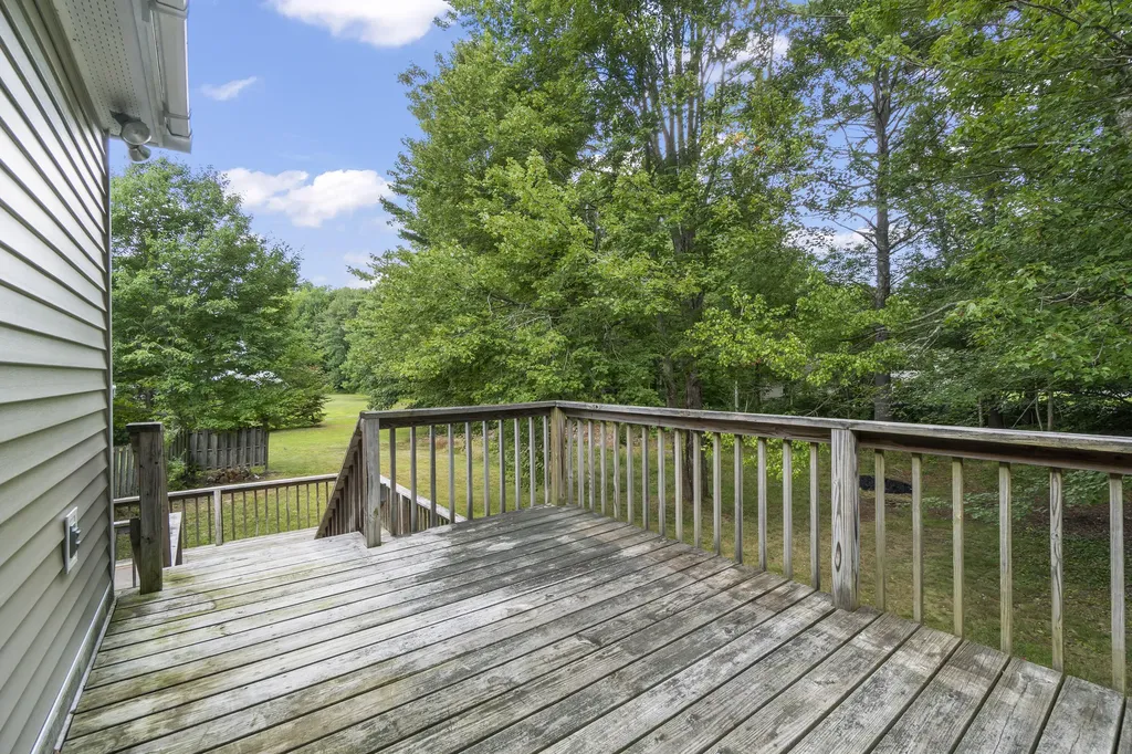 159 River Road Topsham ME 04086