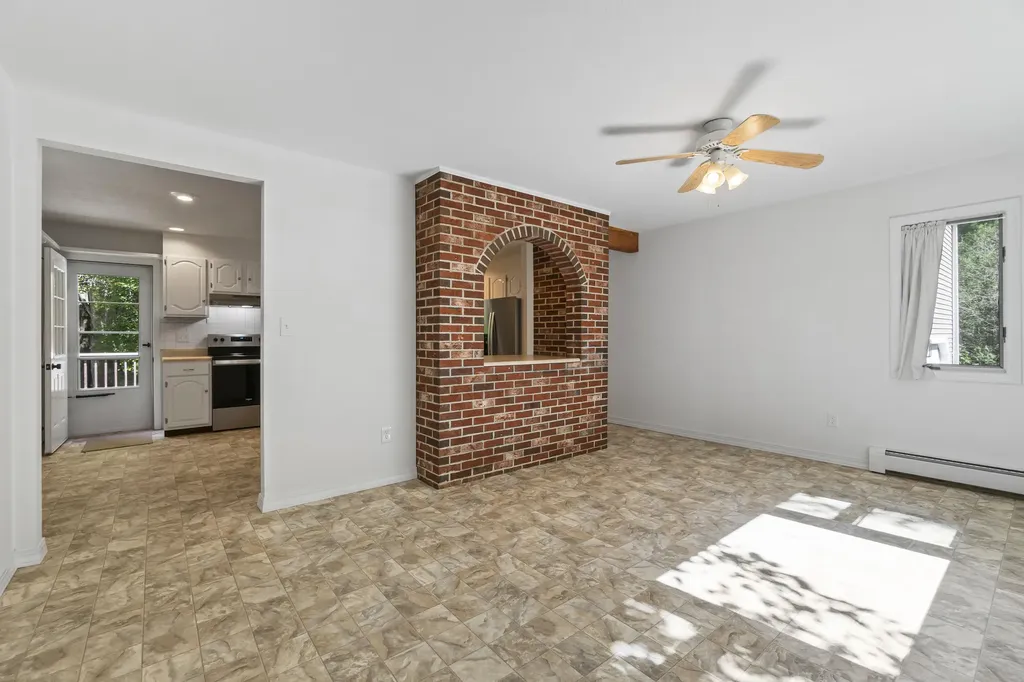 159 River Road Topsham ME 04086
