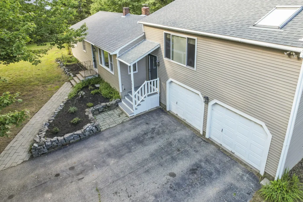 159 River Road Topsham ME 04086