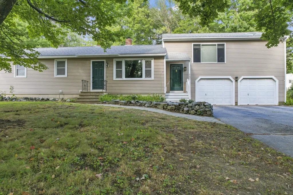 159 River Road Topsham ME 04086