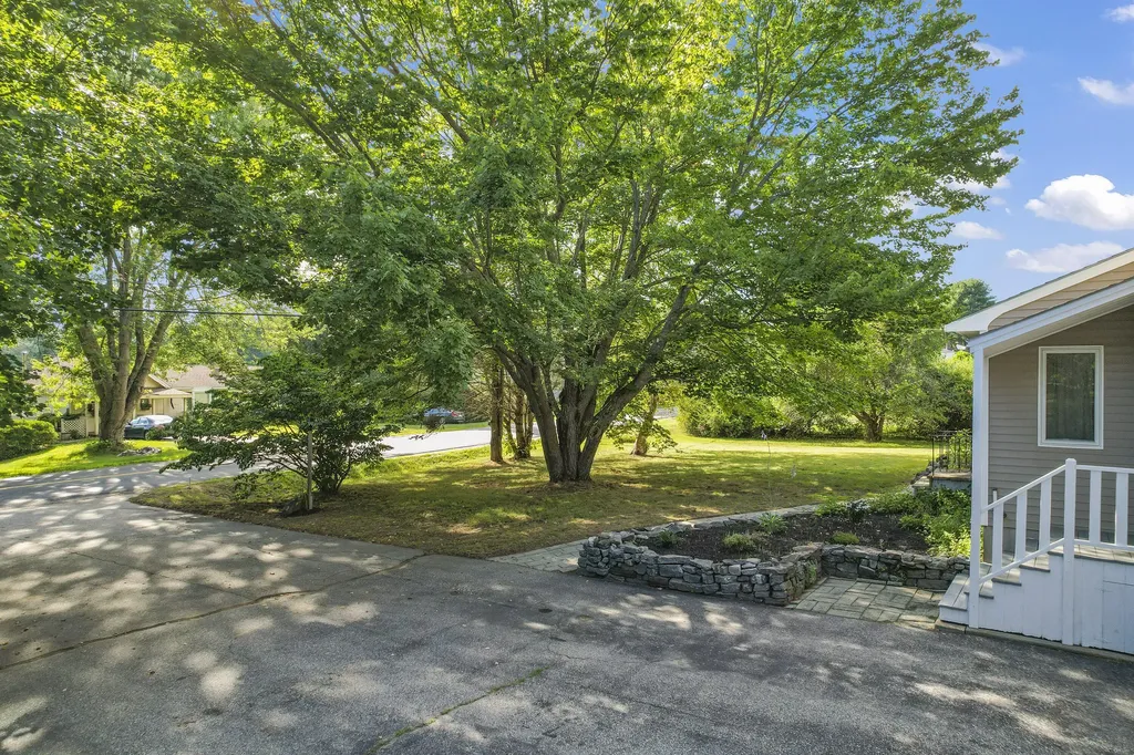 159 River Road Topsham ME 04086