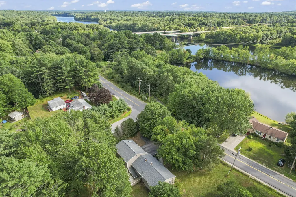 159 River Road Topsham ME 04086