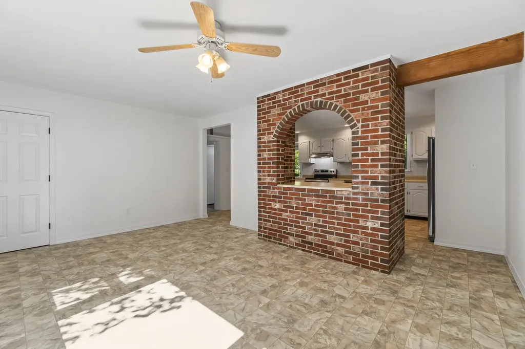 159 River Road Topsham ME 04086