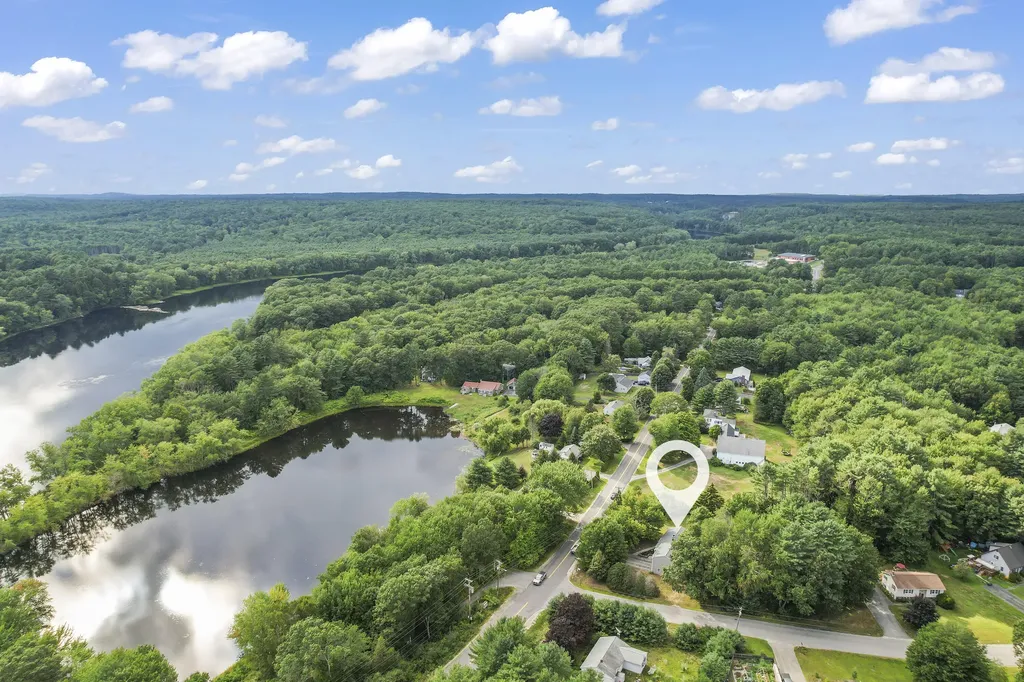 159 River Road Topsham ME 04086
