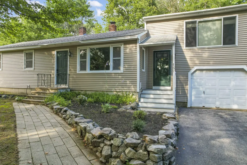 159 River Road Topsham ME 04086