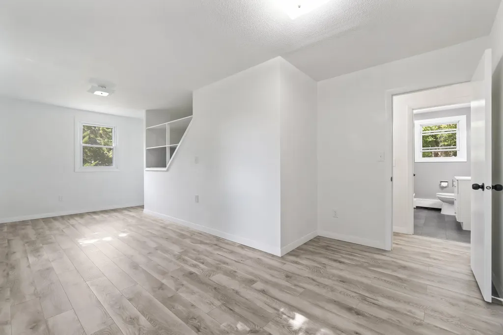 159 River Road Topsham ME 04086