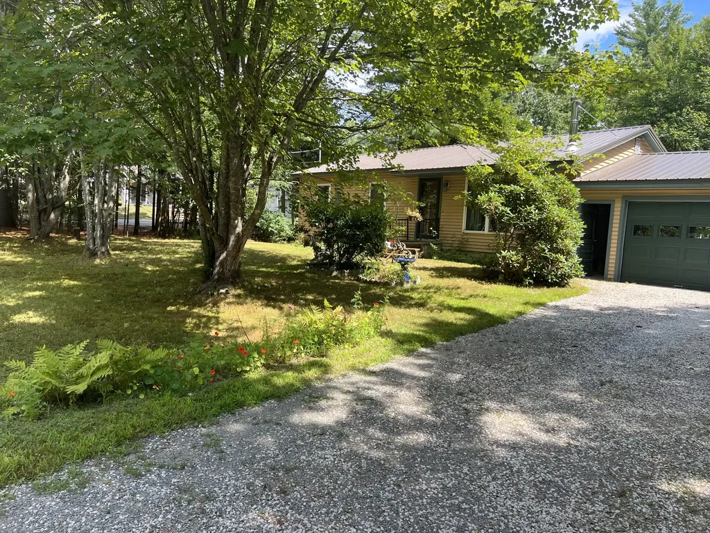 39 Pine Grove Avenue Glenburn ME 04401