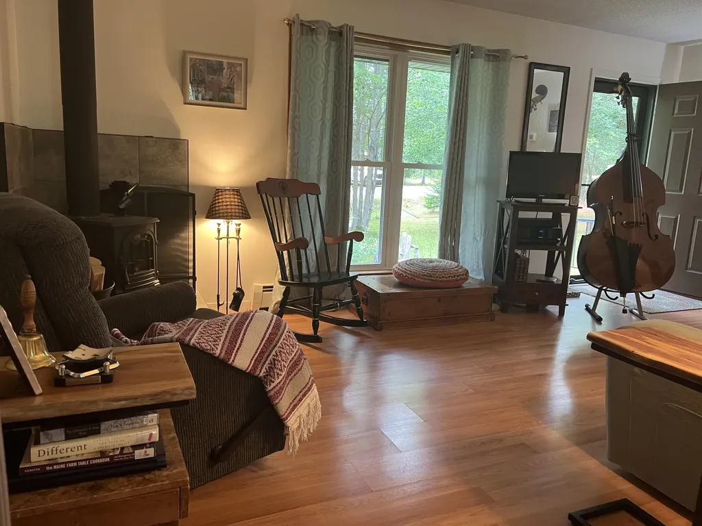 39 Pine Grove Avenue Glenburn ME 04401