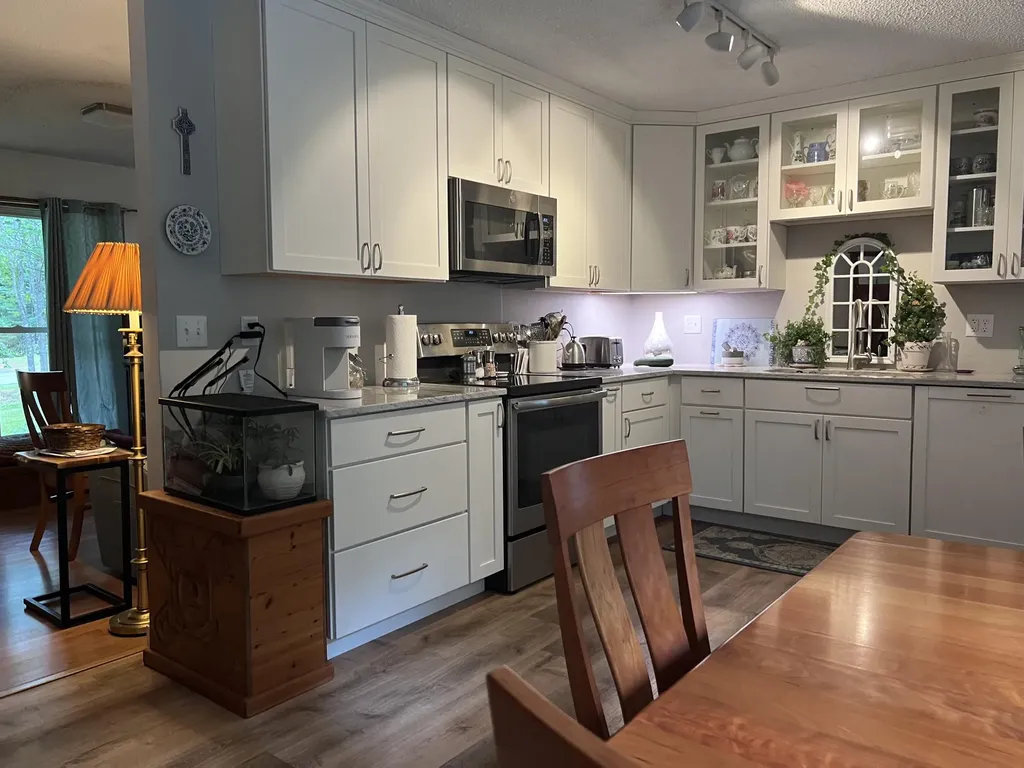 39 Pine Grove Avenue Glenburn ME 04401