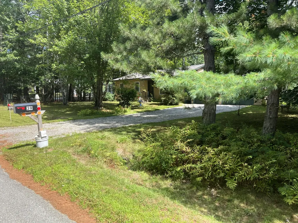 39 Pine Grove Avenue Glenburn ME 04401