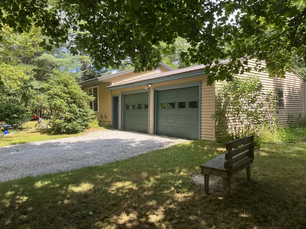 39 Pine Grove Avenue Glenburn ME 04401